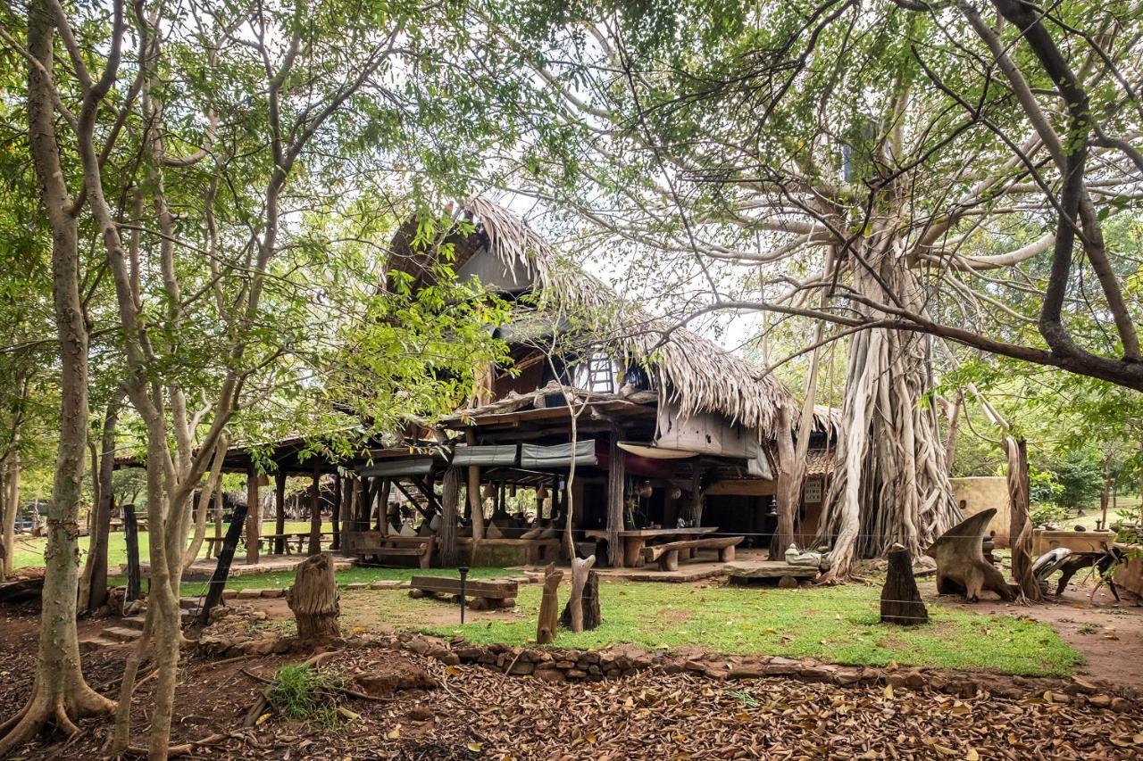 הוילה Hambegamuwa Banyan Camp מראה חיצוני תמונה