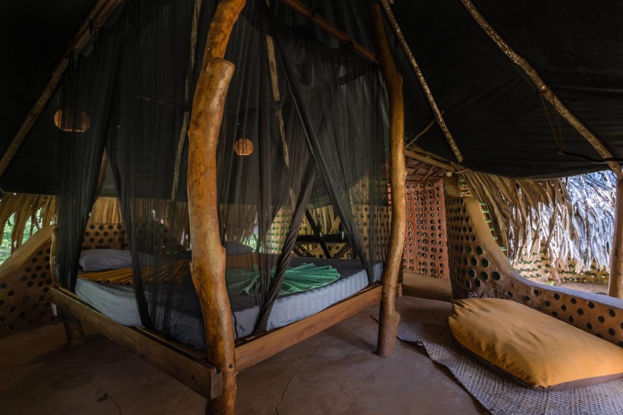 הוילה Hambegamuwa Banyan Camp מראה חיצוני תמונה