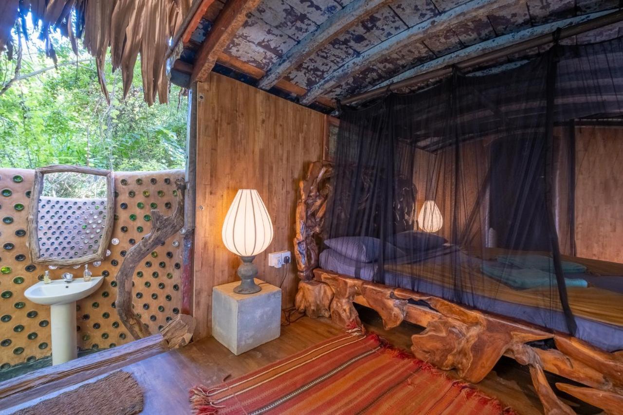 הוילה Hambegamuwa Banyan Camp מראה חיצוני תמונה