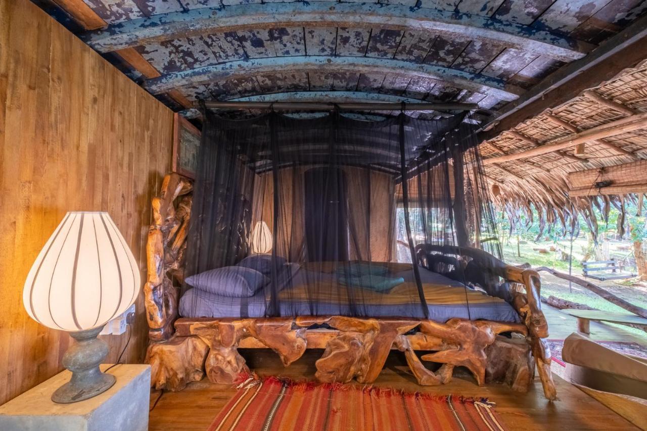 הוילה Hambegamuwa Banyan Camp מראה חיצוני תמונה
