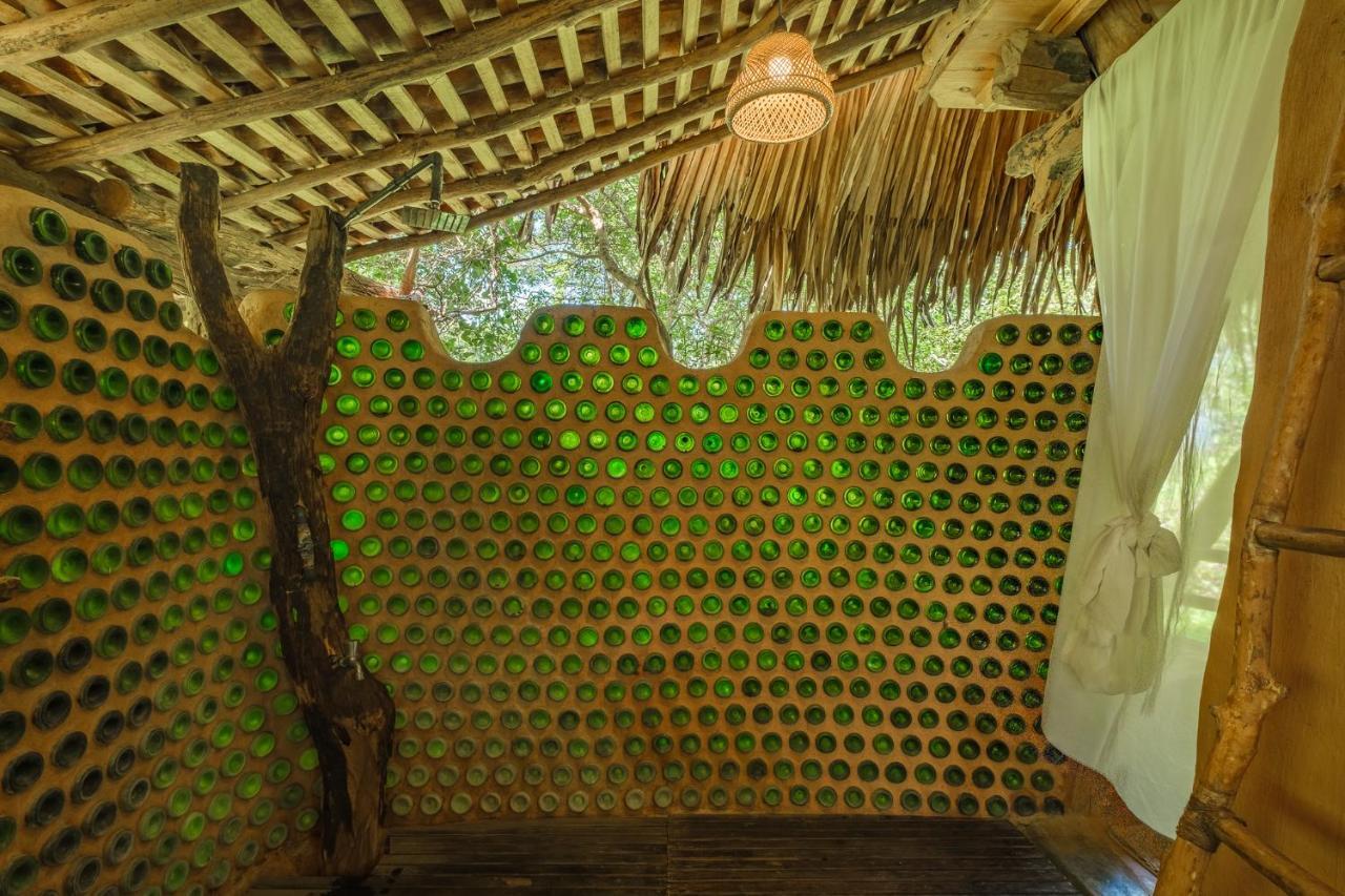 הוילה Hambegamuwa Banyan Camp מראה חיצוני תמונה