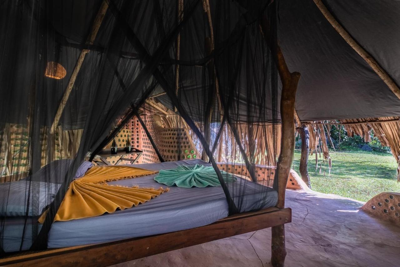 הוילה Hambegamuwa Banyan Camp מראה חיצוני תמונה