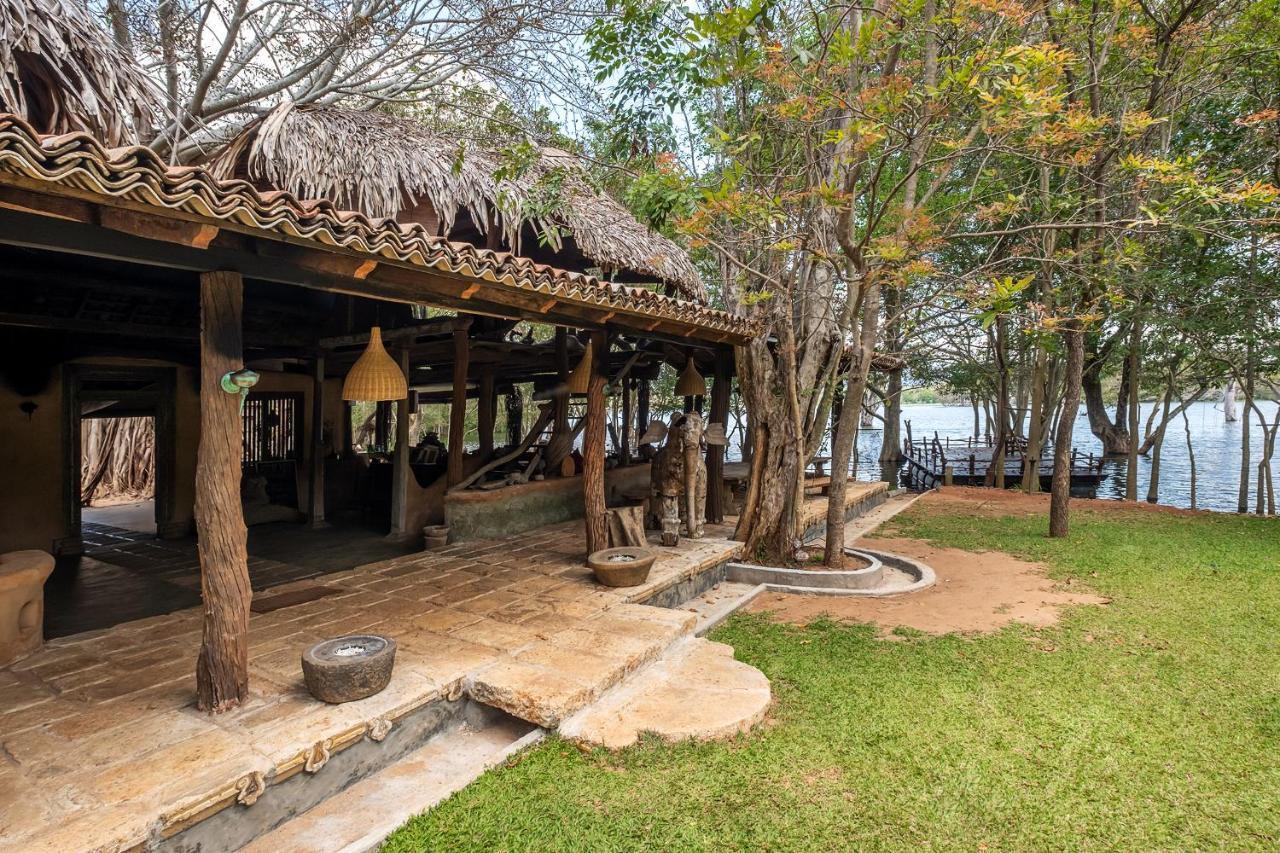 הוילה Hambegamuwa Banyan Camp מראה חיצוני תמונה