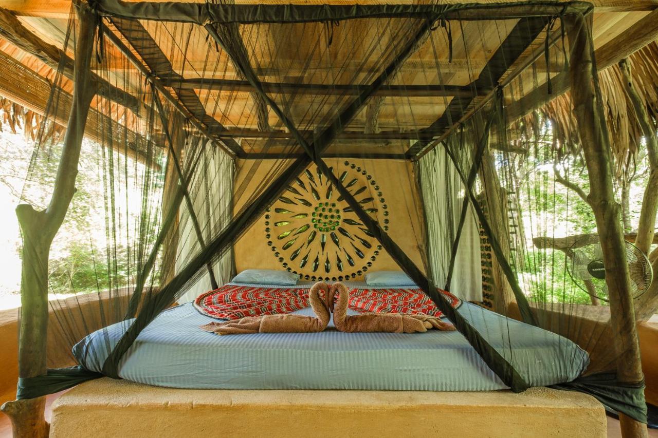 הוילה Hambegamuwa Banyan Camp מראה חיצוני תמונה