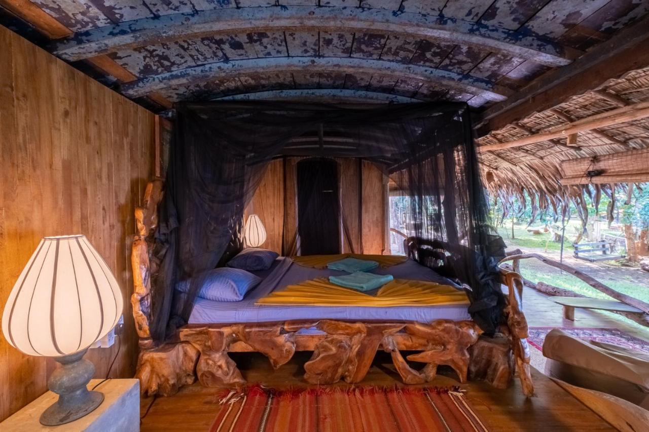 הוילה Hambegamuwa Banyan Camp מראה חיצוני תמונה