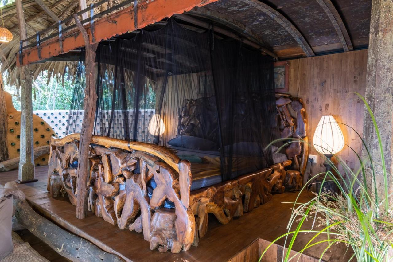 הוילה Hambegamuwa Banyan Camp מראה חיצוני תמונה