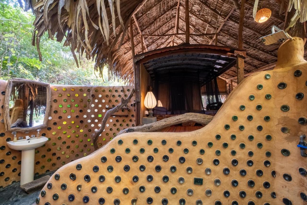 הוילה Hambegamuwa Banyan Camp מראה חיצוני תמונה