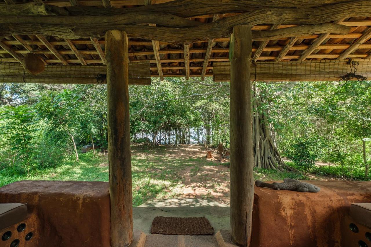 הוילה Hambegamuwa Banyan Camp מראה חיצוני תמונה