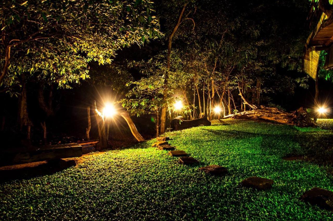 הוילה Hambegamuwa Banyan Camp מראה חיצוני תמונה
