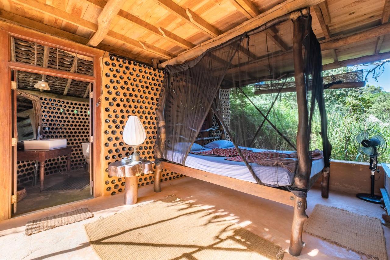 הוילה Hambegamuwa Banyan Camp מראה חיצוני תמונה