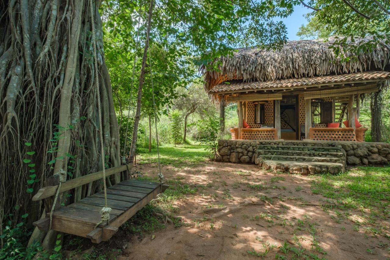 הוילה Hambegamuwa Banyan Camp מראה חיצוני תמונה