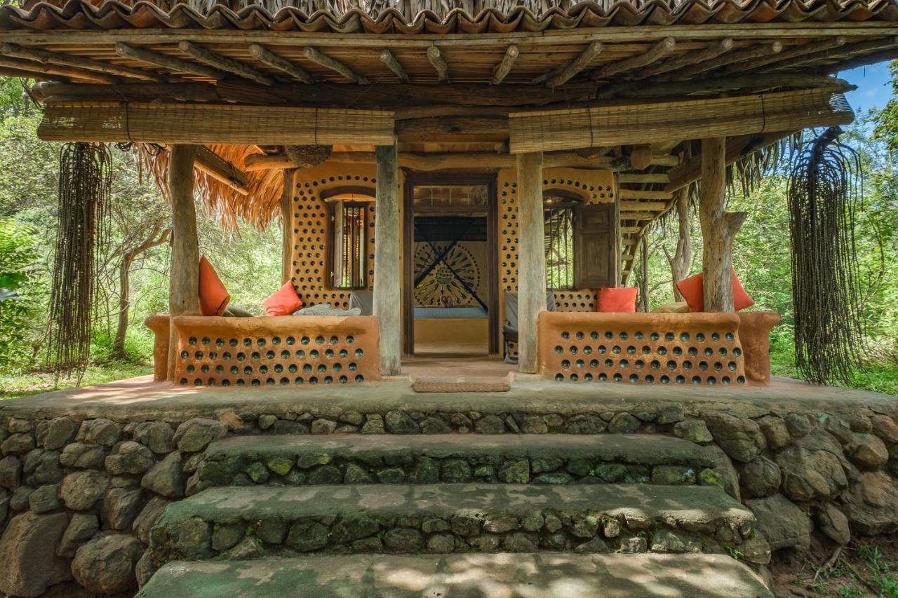 הוילה Hambegamuwa Banyan Camp מראה חיצוני תמונה