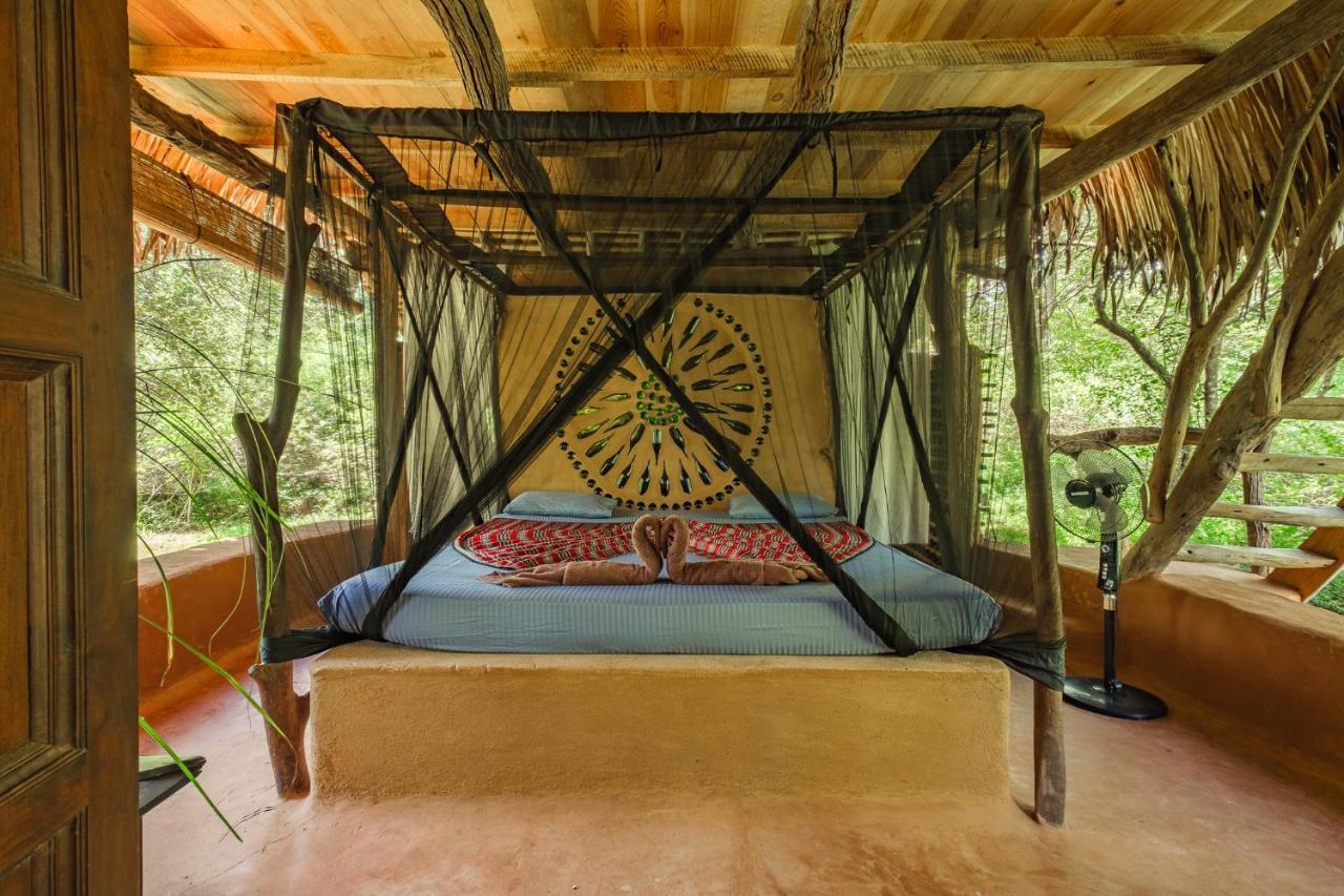 הוילה Hambegamuwa Banyan Camp מראה חיצוני תמונה