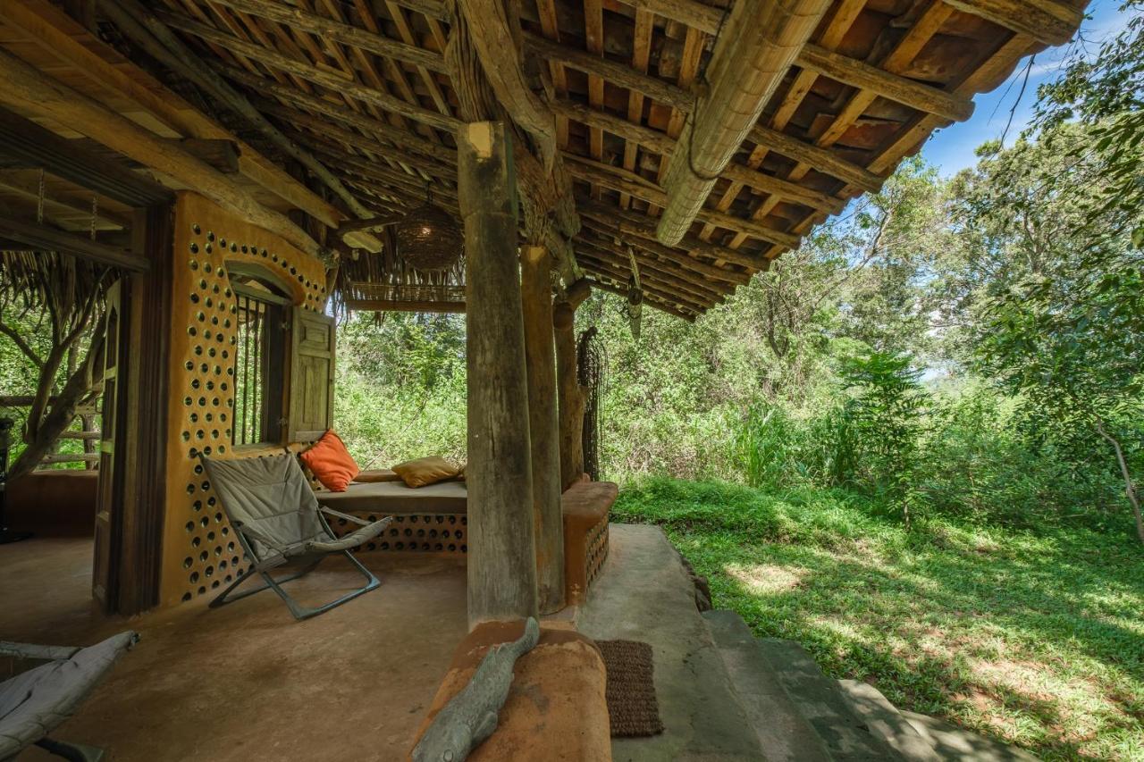 הוילה Hambegamuwa Banyan Camp מראה חיצוני תמונה