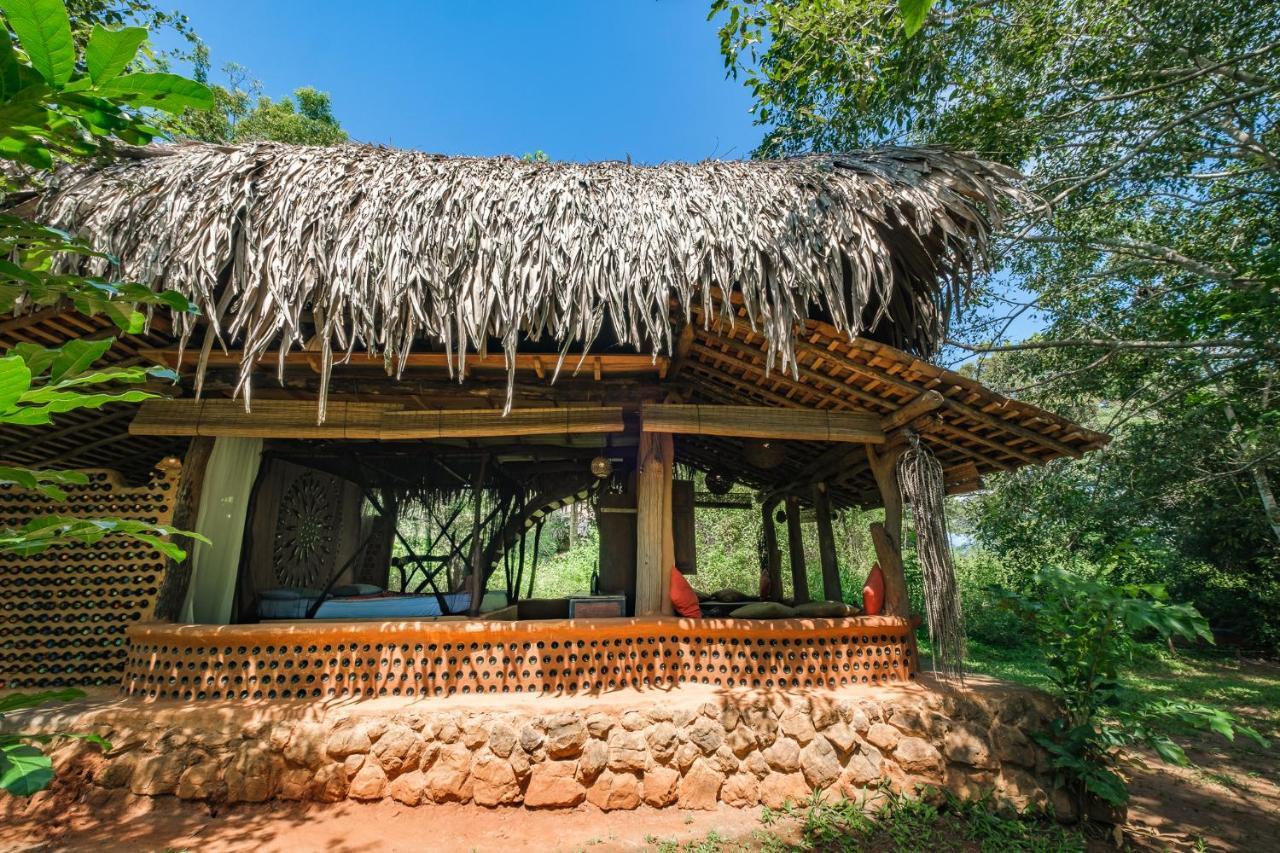 הוילה Hambegamuwa Banyan Camp מראה חיצוני תמונה